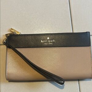 Kate Spade Black and Beige Wristlet